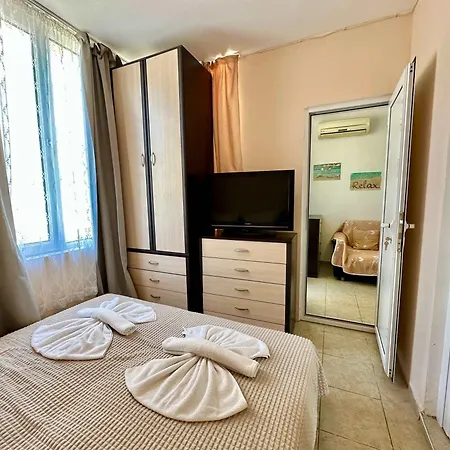 Cozy One-bedroom In Lilia By Menada Apartman